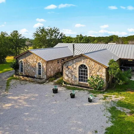 Pet-Friendly Marble Falls Home W Hot Tub